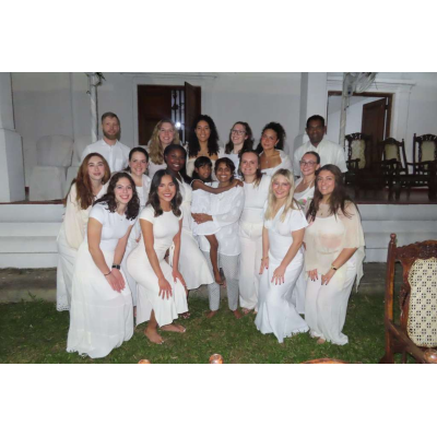 Group picture at the Kelaniya Duruthu Perahara temple