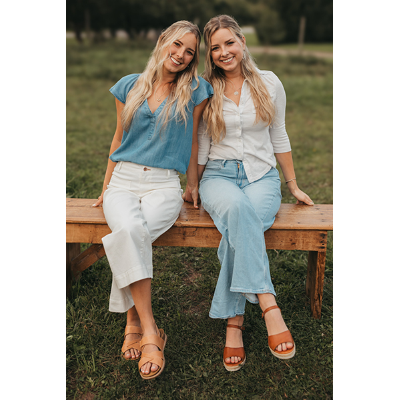 Sisters Alyssa Cino '17, left, and Alexis Cino '17