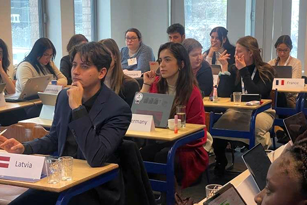 Red Dragon diplomacy: Students learn from European politics