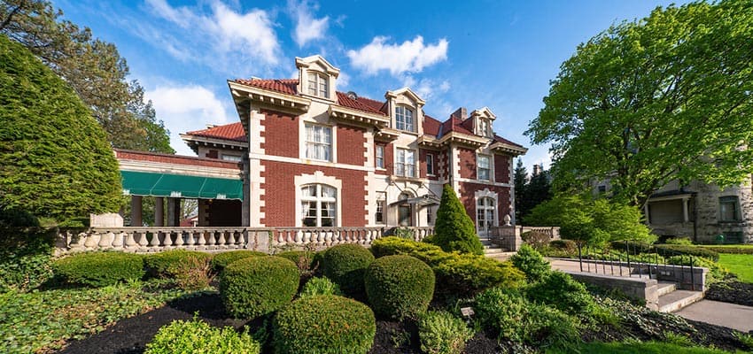 Exterior photo of the Parks Alumni House at 29 Tompkins Street