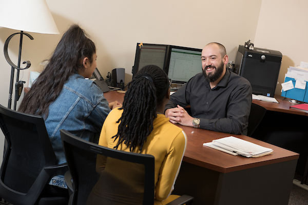 Financial Aid advisor speaking with students