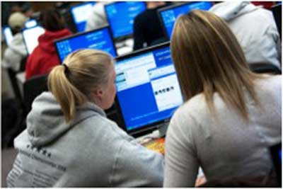 Math majors learning mathematics applications in the computer lab