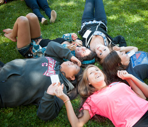 new students orienting to college life circle of friends